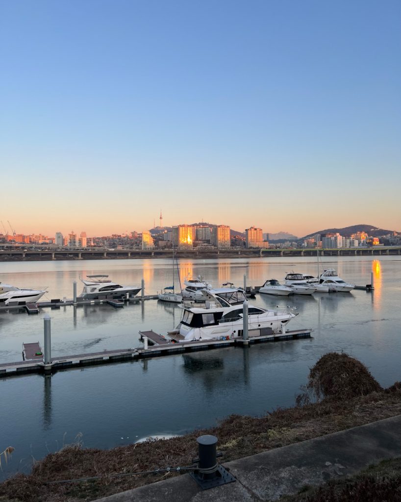 Banpo Hangang Park Yacht