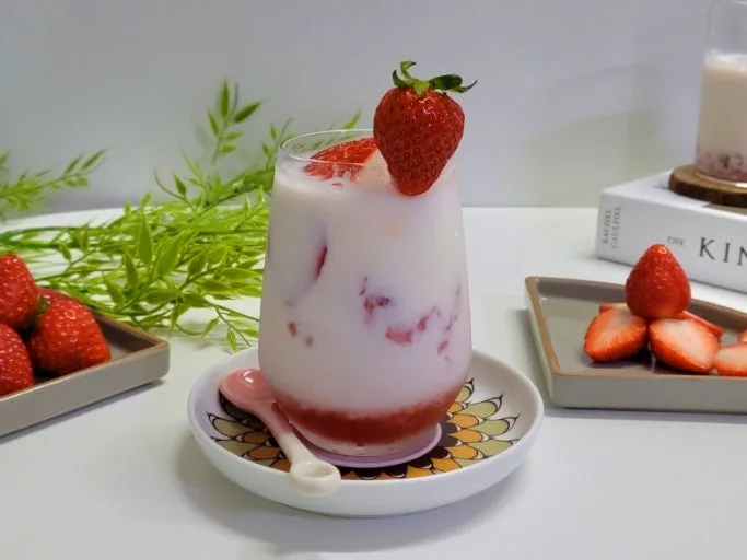 Strawberry latte